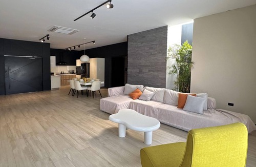 Washington Villa | New Modern Villa w/Private Pool + Fully AC