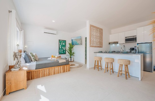 Savaneta Villa | NEW Oceanfront Villa with Pool - 5 King Suites by LUCHA
