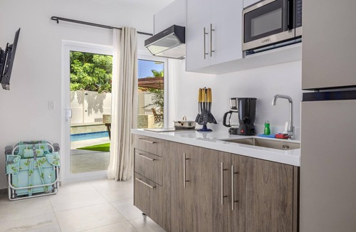 Ponton Apartment | New Relaxing 1BR1B Apt w/Shared Pool, BBQ & Patio