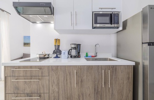 Ponton Apartment | New Relaxing 1BR1B Apt w/Shared Pool, BBQ & Patio
