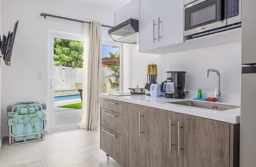 Ponton Apartment | New Relaxing 1BR1B Apt w/Shared Pool, BBQ & Patio