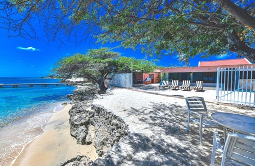 Savaneta House | NEW RENOVATION - Beachside Two-Bedroom Suite