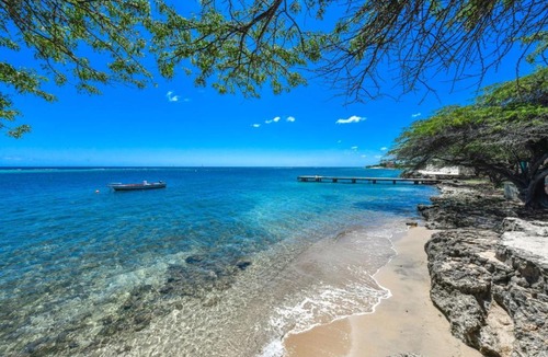 Savaneta House | NEW RENOVATION - Beachside Two-Bedroom Suite