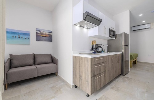 Ponton Apartment | New Retreat 1B1BA Apt w/Pool, BBQ & Patio Access