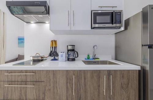 Ponton Apartment | New Retreat 1B1BA Apt w/Pool, BBQ & Patio Access