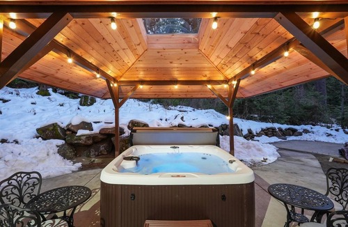 Yosemite West House | New! Yosemite Spirit- INSIDE Yosemite w hot tub/arcade/EV/sleeps 14