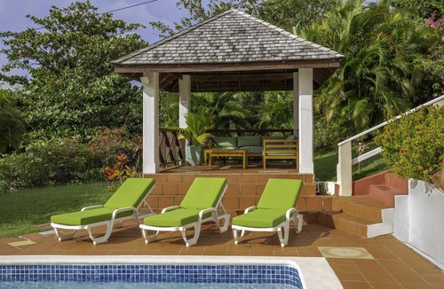 Cap Estate Villa | Newly Renovated 3-bed Spacious Family Home - Villa Decaj 3 Bedroom Home by RedAwning