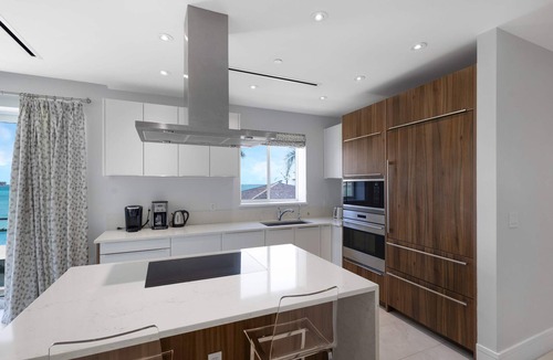 Nassau Apartment | Ocean Front Condo at One Cable Beach