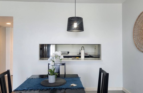 Kingston Apartment | Ocean View 1-bedroom apartment with Pool View in heart of Kingston