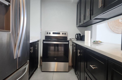 Kingston Apartment | Ocean View 1-bedroom apartment with Pool View in heart of Kingston