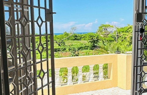 Silver Sands House | Ocean view villa 6-BR, 6-Bath, 7min walk to free beach