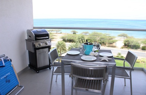 Noord Condo | OCEAN VIEWS with Amazing Sunsets Steps from Eagle/Palm Beach🏝️