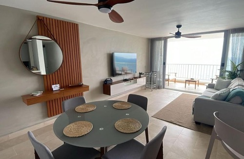 La Pared Apartment | Oceanfront 2BR Apartment near El Yunque in Luquillo