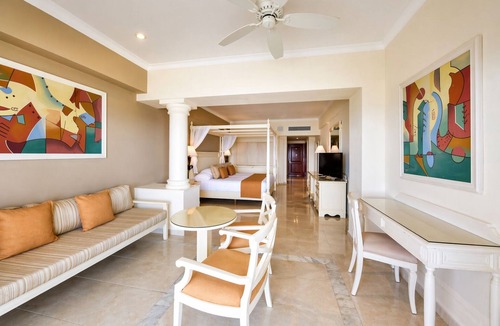 Runaway Bay Resort | Oceanfront Adults-Only Escape .Luxury Suite + All-Inclusive + 24hr Service