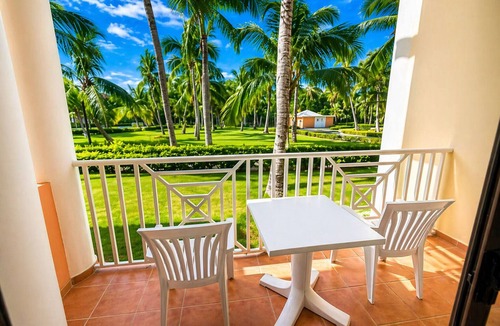 Runaway Bay Resort | Oceanfront Adults-Only Escape .Luxury Suite + All-Inclusive + 24hr Service