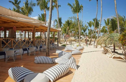 Runaway Bay Resort | Oceanfront Adults-Only Escape .Luxury Suite + All-Inclusive + 24hr Service