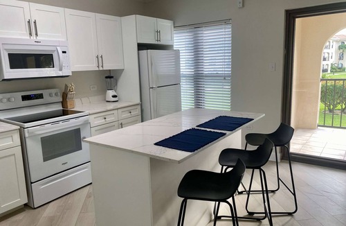 Seven Mile Beach Apartment | Oceanfront Condo on Seven Mile Beach