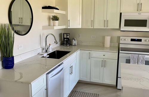 Seven Mile Beach Apartment | Oceanfront Condo on Seven Mile Beach
