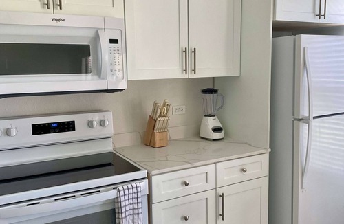 Seven Mile Beach Apartment | Oceanfront Condo on Seven Mile Beach
