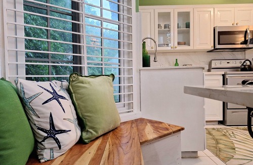 Ocho Rios Apartment | OCEANVIEW GRANDE 3BR: Walk To Town and Beach Max 6 Guests