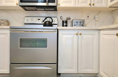 Ocho Rios Apartment | OCEANVIEW GRANDE 3BR: Walk To Town and Beach Max 6 Guests