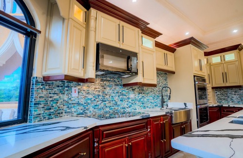 Tower Isle House | Ocho Rios/Tower Isle King Suite/Balcony/Jacuzzi/Pool/Private Chef/Airport Svc.