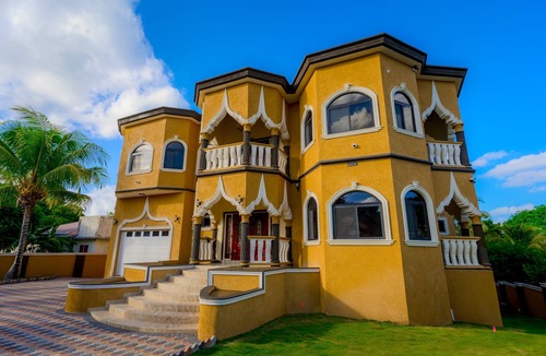 Tower Isle House | Ocho Rios/Tower Isle Queen Jacuzzi Suite w/balcony/Pool/Opt. Private Chef