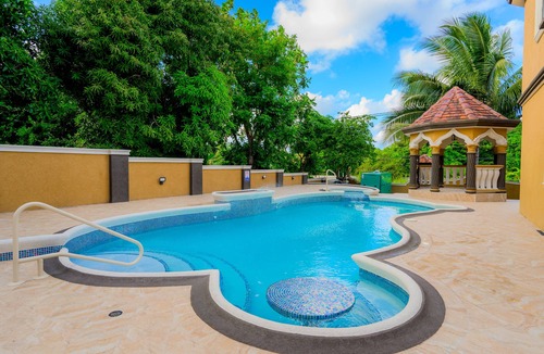 Tower Isle House | Ocho Rios/Tower Isle Queen Jacuzzi Suite w/balcony/Pool/Opt. Private Chef