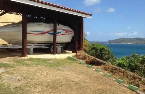 Trouya Villa | On Peninsula. Sea view, Beach 3 Min drive. Quiet neighborhood. Windjammer 4 m d