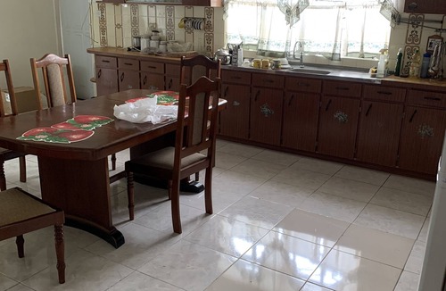 Top Rock Apartment | One bedroom apartment with a full kitchen within walking distance to the beach