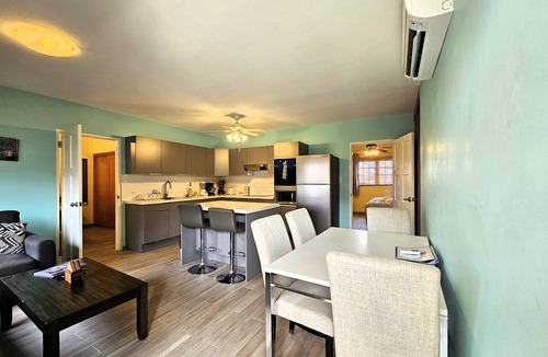 Washington Condo | Palm Beach Condo, Newly Renovated, Walk to Beach and Hotels