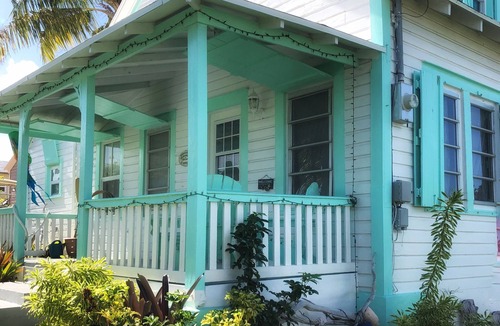 Spanish Wells Cottage | Palm Cottage: 3 Bedroom, 1.5 Bath Historic Cottage, 2 min walk from beach!