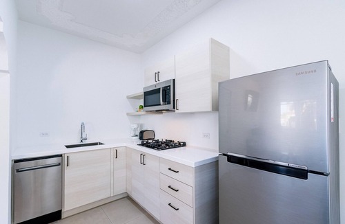 Arashi Apartment | Palm Suite @ Arashi Beach w/Pool & Deck