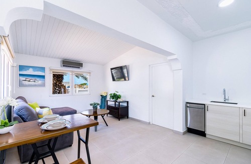 Arashi Apartment | Palm Suite @ Arashi Beach w/Pool & Deck
