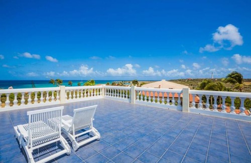 Arashi Apartment | Palm Suite @ Arashi Beach w/Pool & Deck