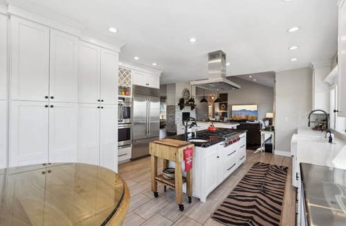 Amity House | Panoramic Valley and Vineyard Views, Newly Renovated, Pet Friendly, Hot Tub, Games, Walk to Wineries