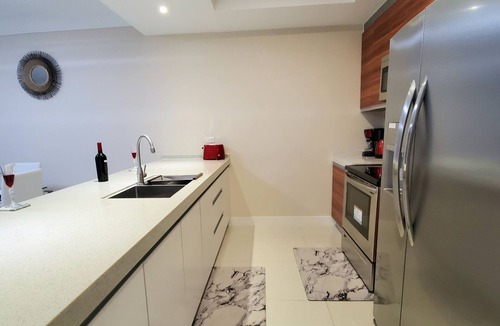 Saint Andrew Apartment | Paradise Haven at 20 South. Luxurious 1 bedroom apartment in safe complex.