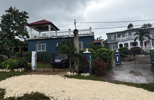 Ocho Rios Apartment | Paradise Stay #3 Beautiful 1-bedroom apartment with AC in charming Ocho Rios