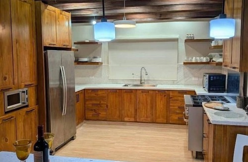 La Vega Province Bed & Breakfast | Parrot Room - Brisal Mountain Retreat