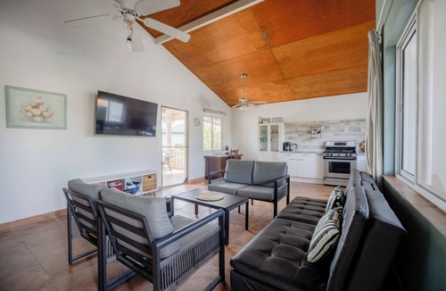 Savaneta House | Peaceful 3BR Retreat near Baby Beach with full A/C