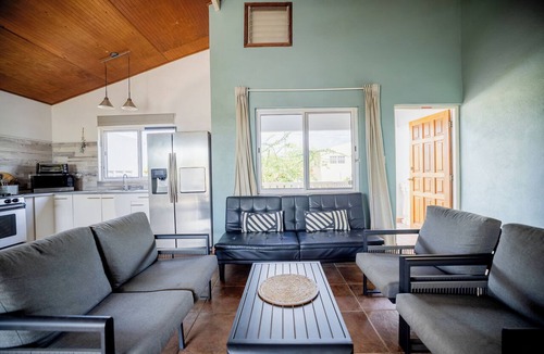 Savaneta House | Peaceful 3BR Retreat near Baby Beach with full A/C