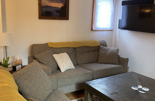 Sellwood-Moreland Apartment | Peaceful+Cozy StudioApt-Steps to Central Sellwood