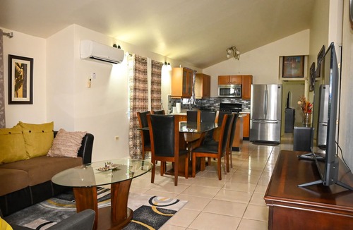Silver Sands House | Peaceful getaway just 5 minutes to the beach