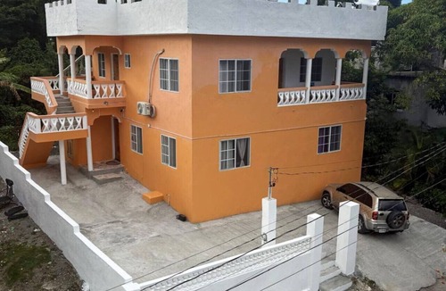 Drapers House | Perfect View - Private Upstairs in Shared House