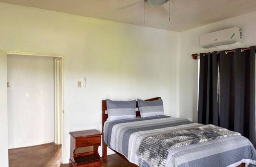 Drapers House | Perfect View - Private Upstairs in Shared House
