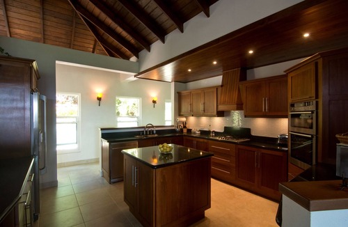 Spring Estate Villa | Pool, hi speed internet, gourmet kitchen, bbq. Great view and tropical breeze.