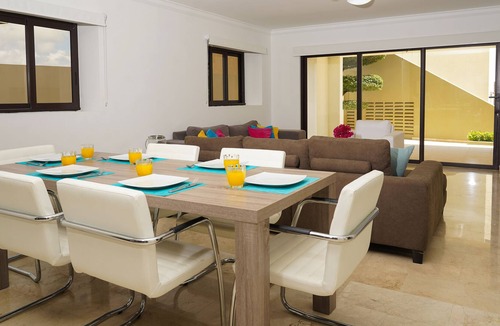 Kamay Apartment | ★Poolside 2BR/BA Condo @Palm Beach-3 min to the beach