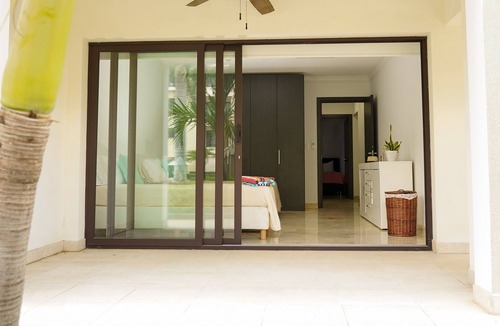 Kamay Apartment | ★Poolside 2BR/BA Condo @Palm Beach-3 min to the beach
