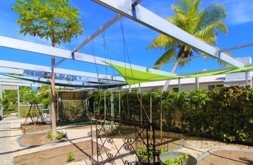 Windsor Park Villa | Poolside Pleasure - Quiet Beach nearby