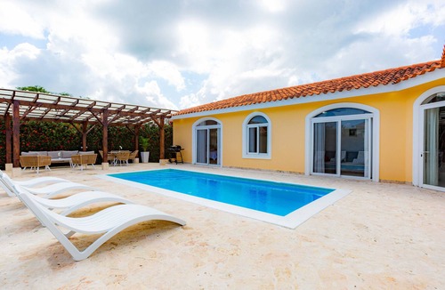 Playa Chiquita Villa | Premium Villa with Private Pool and Barbecue